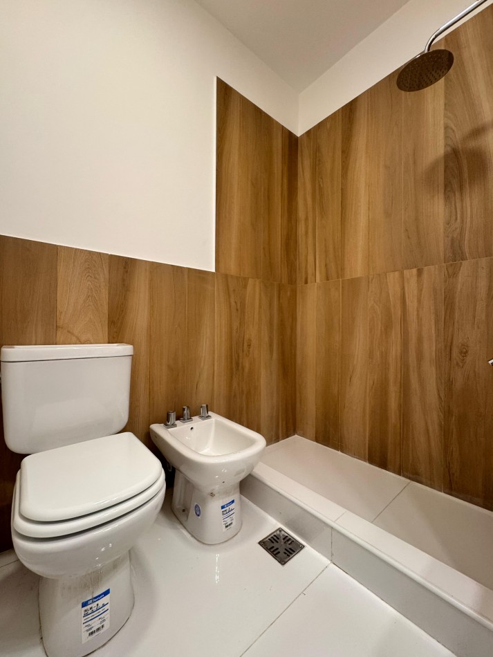 DEPARTAMENTO 2 AMB AL FRENTE, COMPLETAMENTE RECICLADO - ZONA: CENTRO