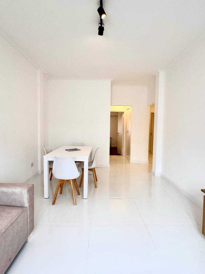DEPARTAMENTO 2 AMB AL FRENTE, COMPLETAMENTE RECICLADO - ZONA: CENTRO