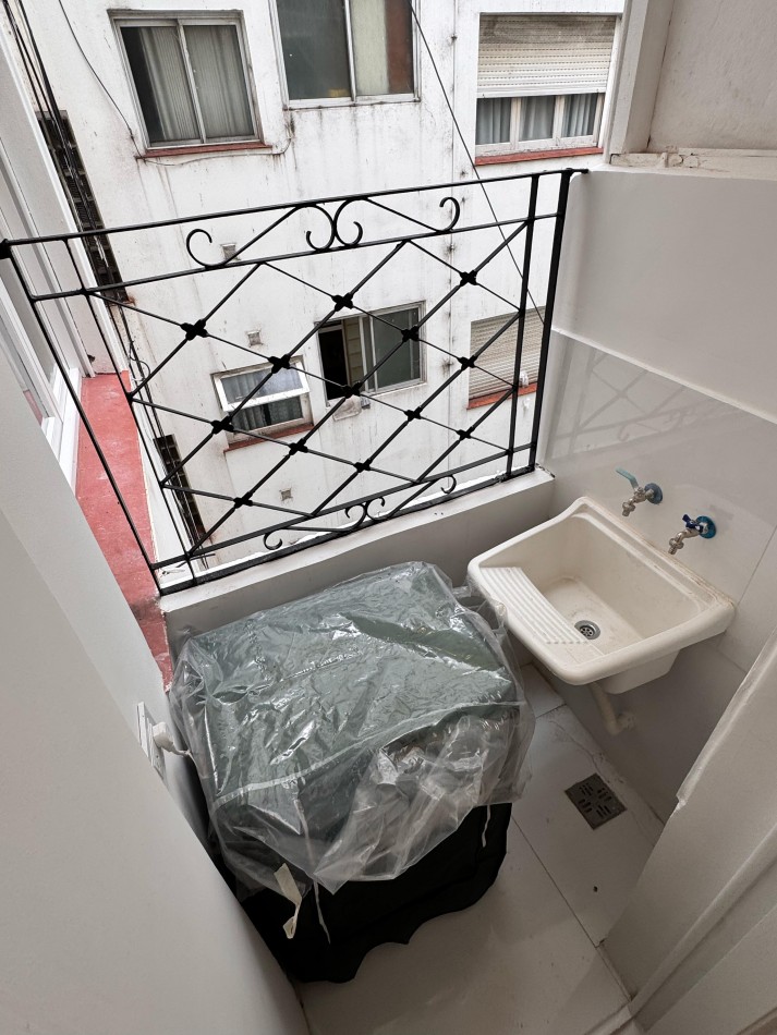 DEPARTAMENTO 2 AMB AL FRENTE, COMPLETAMENTE RECICLADO - ZONA: CENTRO