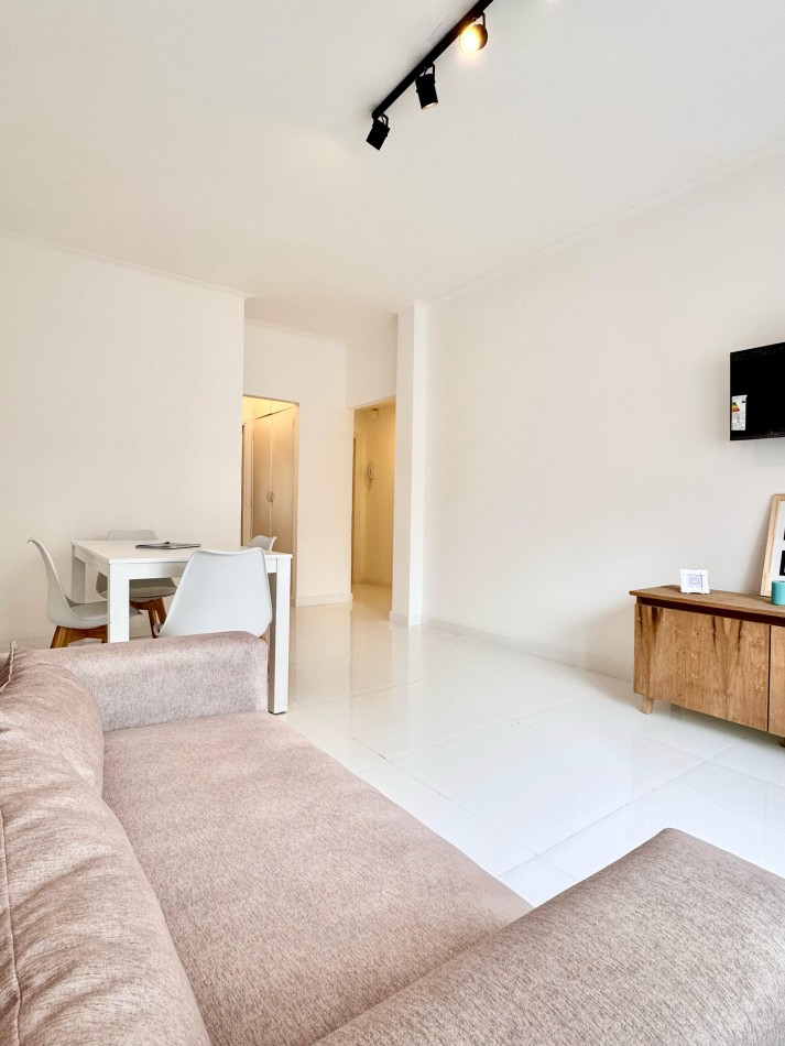 DEPARTAMENTO 2 AMB AL FRENTE, COMPLETAMENTE RECICLADO - ZONA: CENTRO