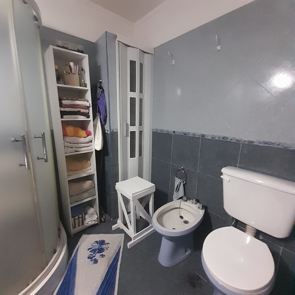 CHALET 5 AMB. EN PH, CON PATIO Y GARAGE - ZONA: PARQUE LURO