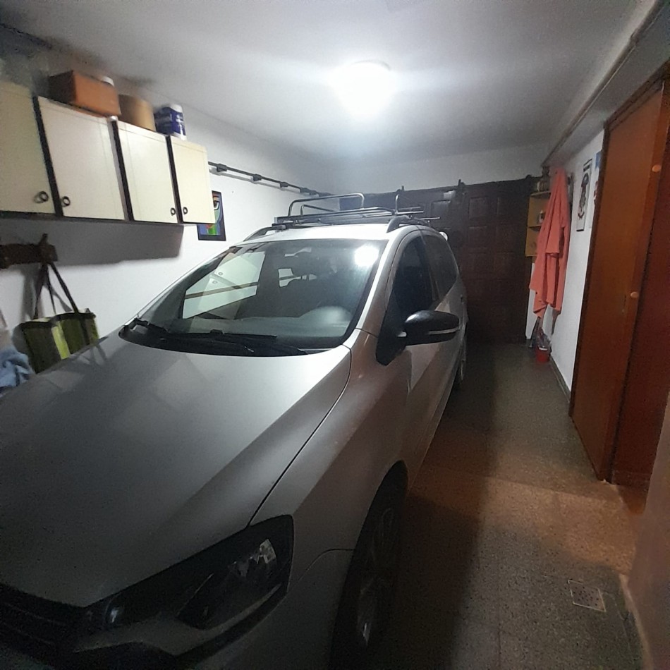 CHALET 5 AMB. EN PH, CON PATIO Y GARAGE - ZONA: PARQUE LURO