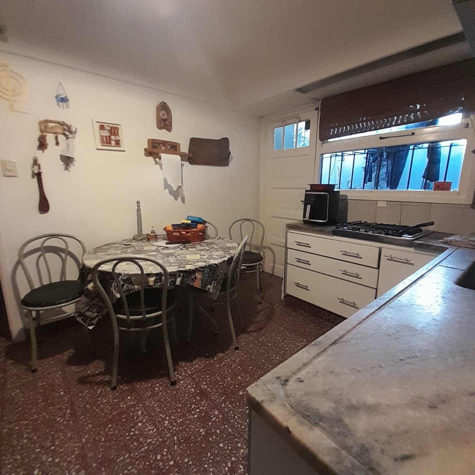 CHALET 5 AMB. EN PH, CON PATIO Y GARAGE - ZONA: PARQUE LURO