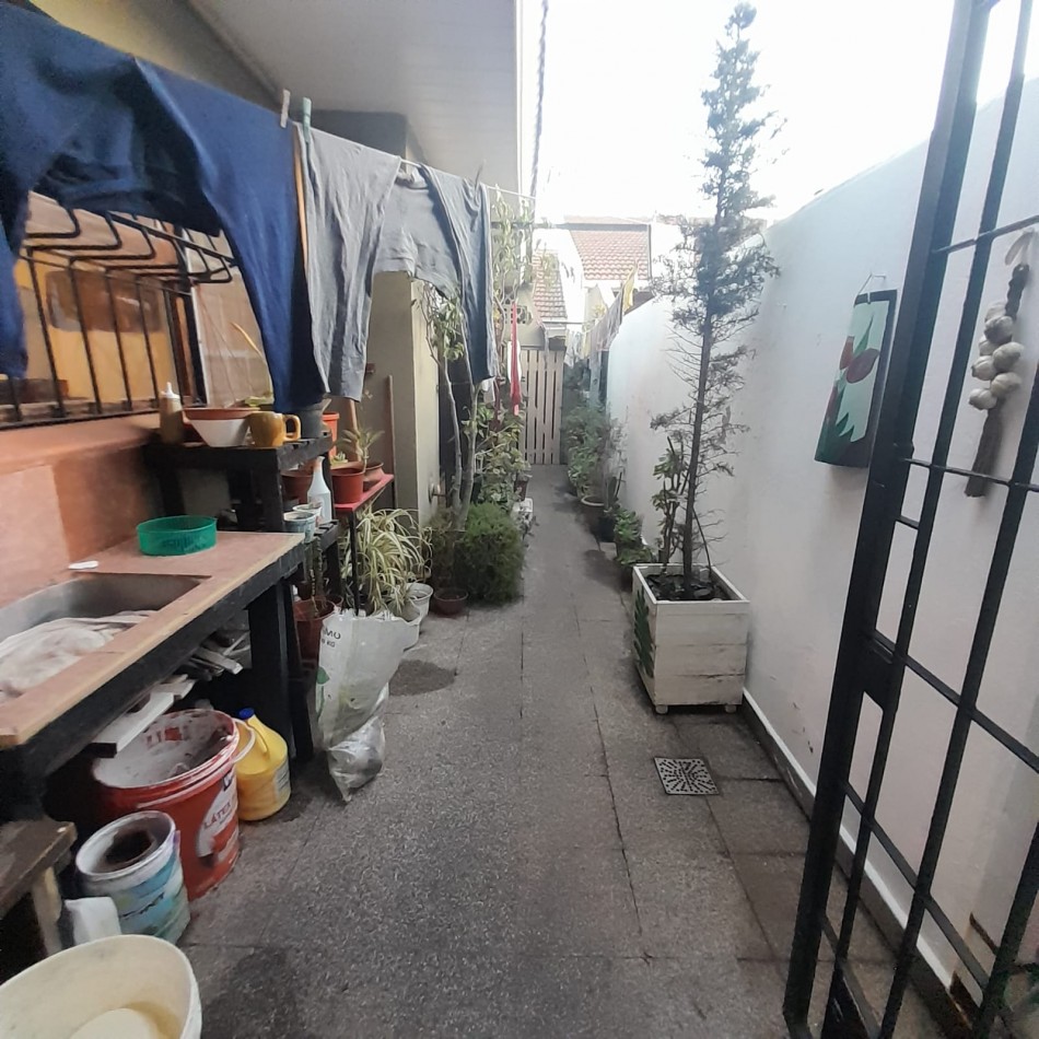 CHALET 5 AMB. EN PH, CON PATIO Y GARAGE - ZONA: PARQUE LURO