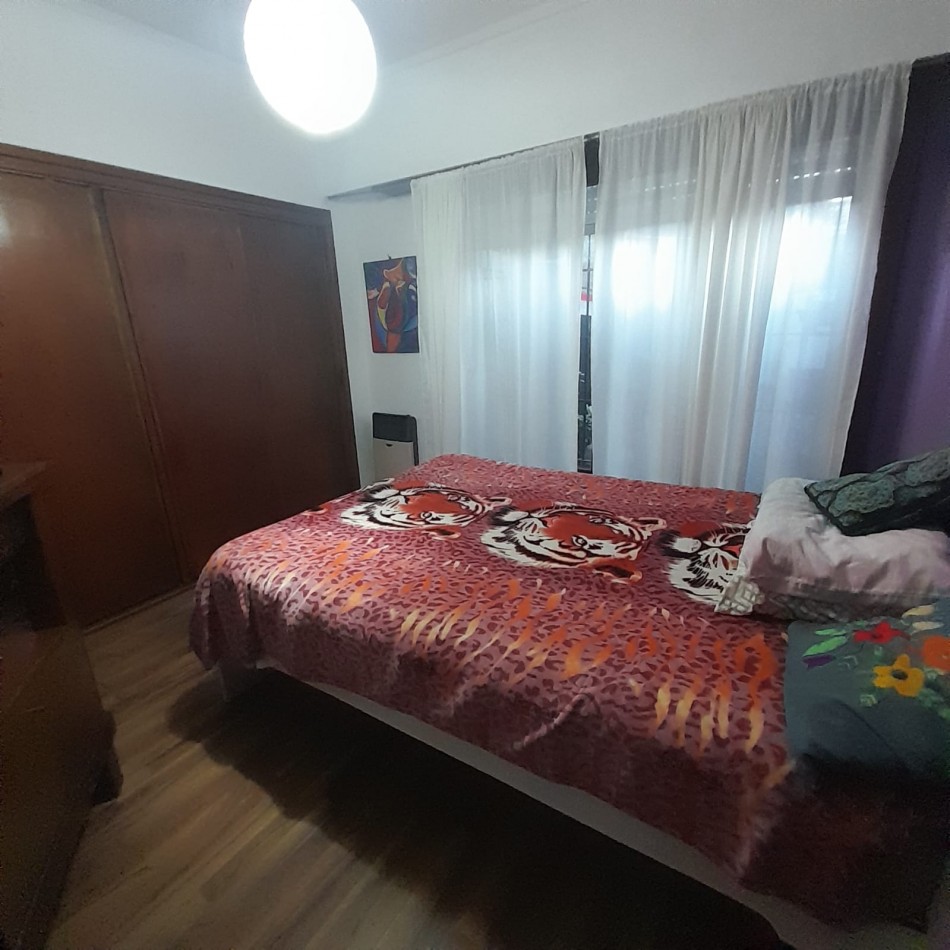 CHALET 5 AMB. EN PH, CON PATIO Y GARAGE - ZONA: PARQUE LURO