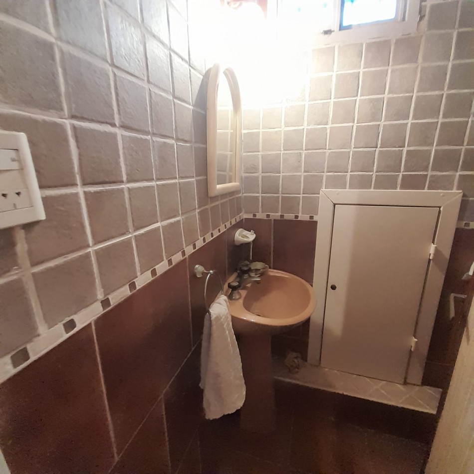 CHALET 5 AMB. EN PH, CON PATIO Y GARAGE - ZONA: PARQUE LURO
