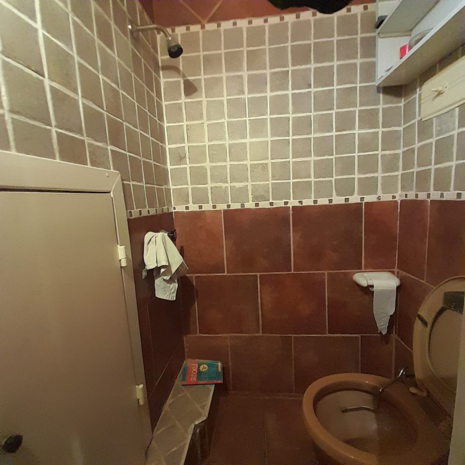 CHALET 5 AMB. EN PH, CON PATIO Y GARAGE - ZONA: PARQUE LURO