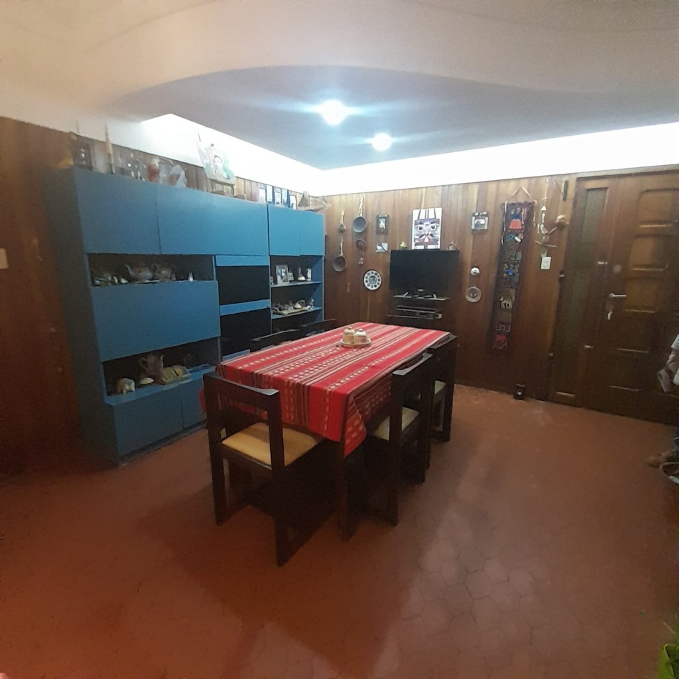 CHALET 5 AMB. EN PH, CON PATIO Y GARAGE - ZONA: PARQUE LURO