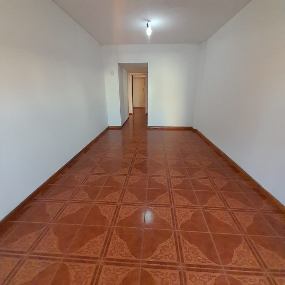 DEPARTAMENTO 2 AMB AL FRENTE, CON BALCON A LA CALLE - ZONA: BALVANERA - CABA