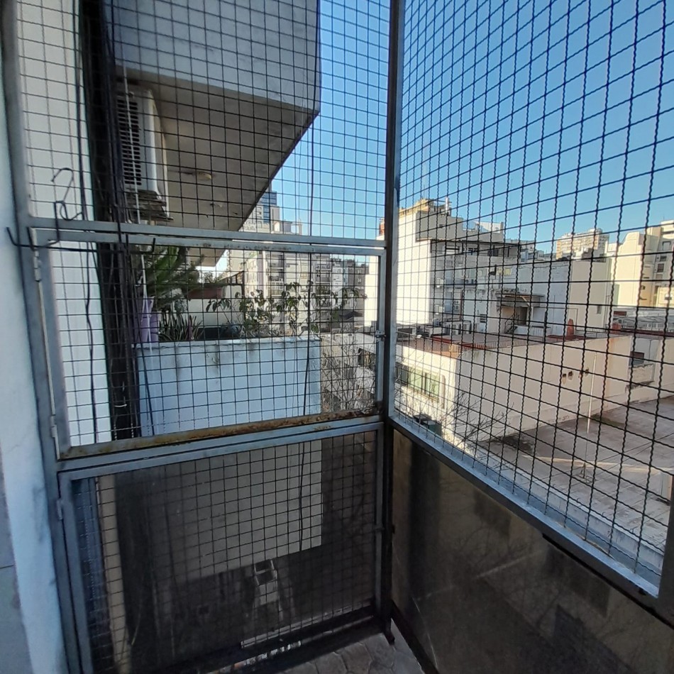 DEPARTAMENTO 2 AMB AL FRENTE, CON BALCON A LA CALLE - ZONA: BALVANERA - CABA