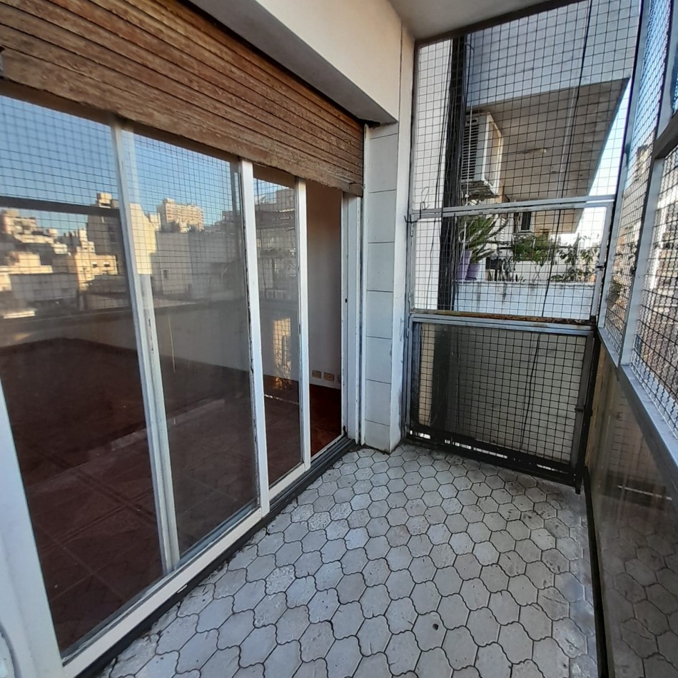 DEPARTAMENTO 2 AMB AL FRENTE, CON BALCON A LA CALLE - ZONA: BALVANERA - CABA