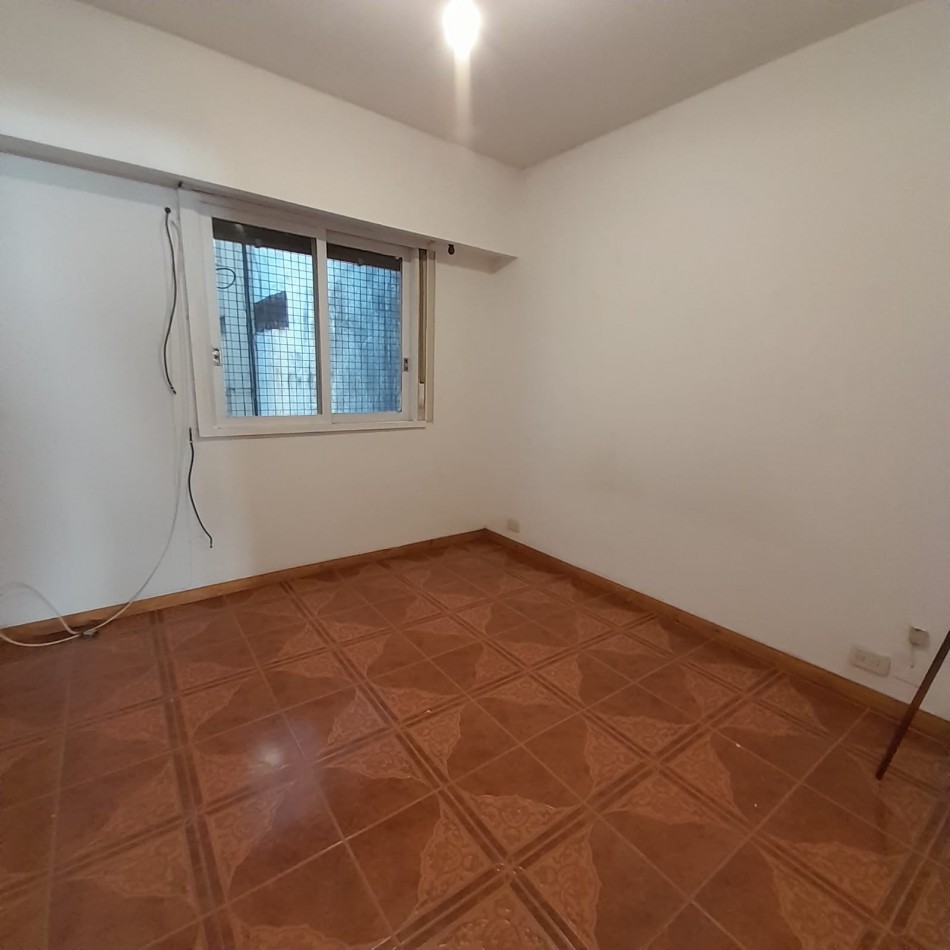 DEPARTAMENTO 2 AMB AL FRENTE, CON BALCON A LA CALLE - ZONA: BALVANERA - CABA