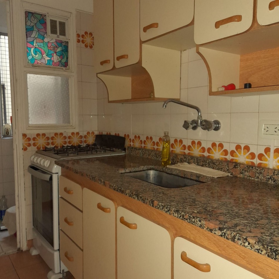 DEPARTAMENTO 2 AMB AL FRENTE, CON BALCON A LA CALLE - ZONA: BALVANERA - CABA
