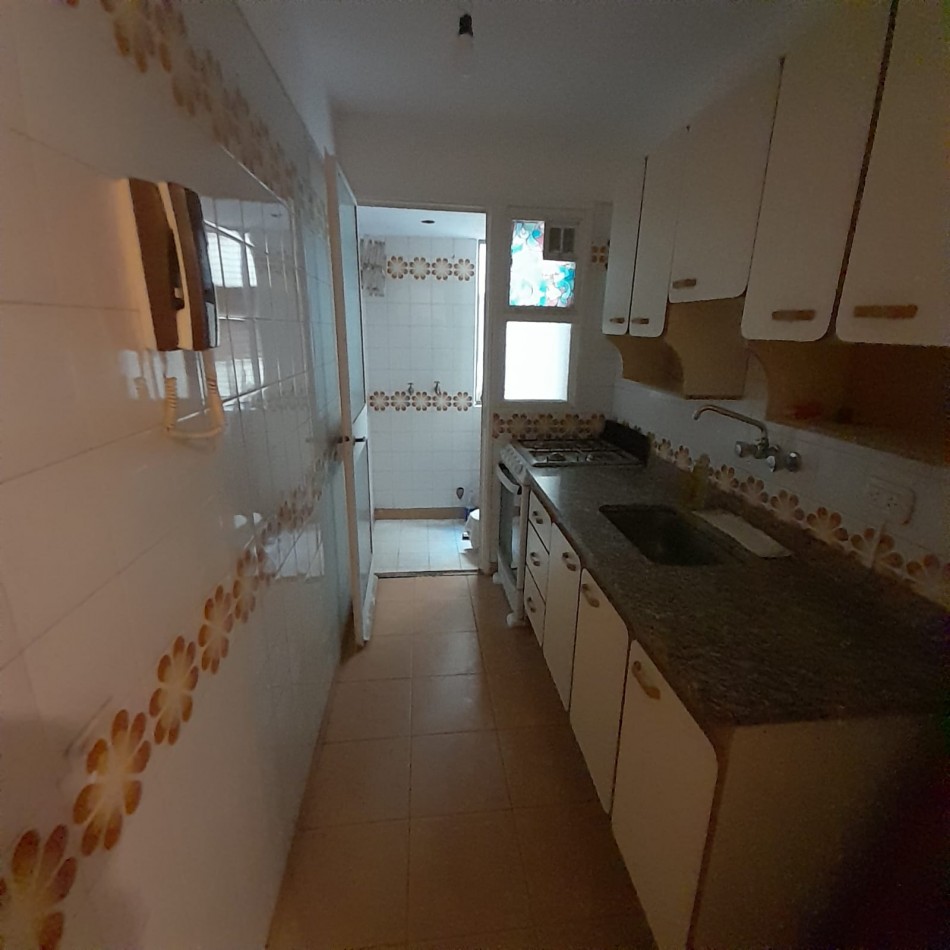 DEPARTAMENTO 2 AMB AL FRENTE, CON BALCON A LA CALLE - ZONA: BALVANERA - CABA
