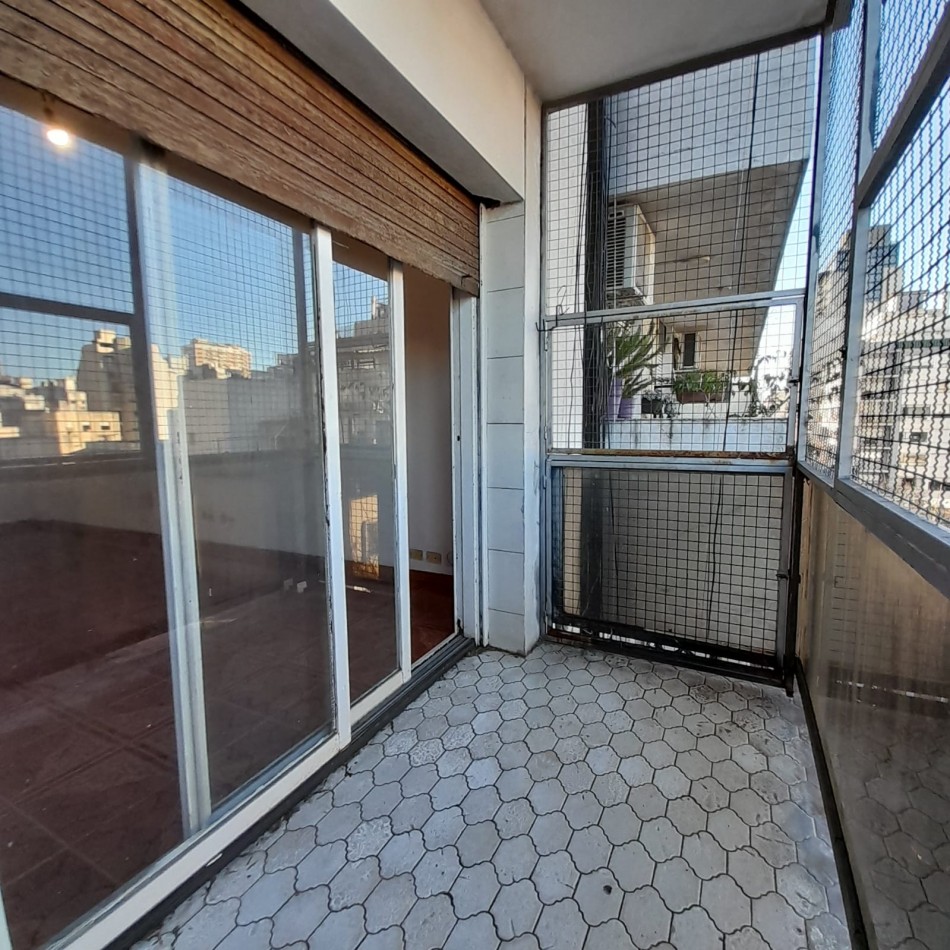 DEPARTAMENTO 2 AMB AL FRENTE, CON BALCON A LA CALLE - ZONA: BALVANERA - CABA