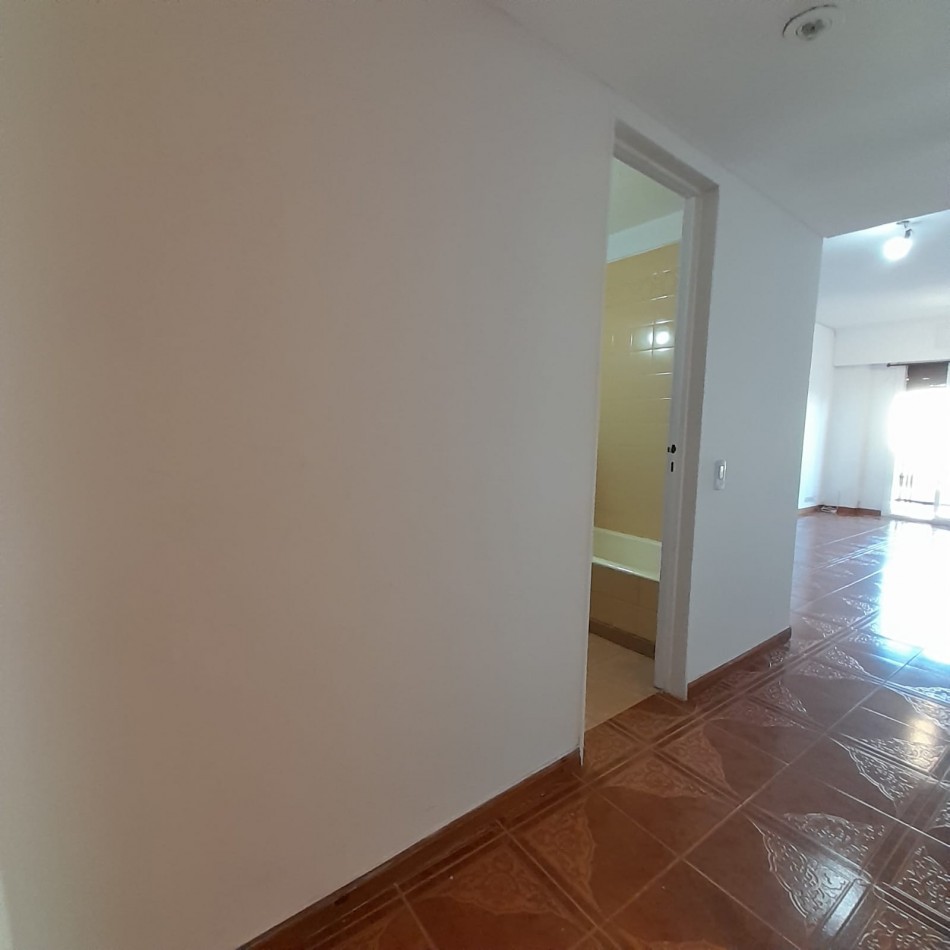 DEPARTAMENTO 2 AMB AL FRENTE, CON BALCON A LA CALLE - ZONA: BALVANERA - CABA