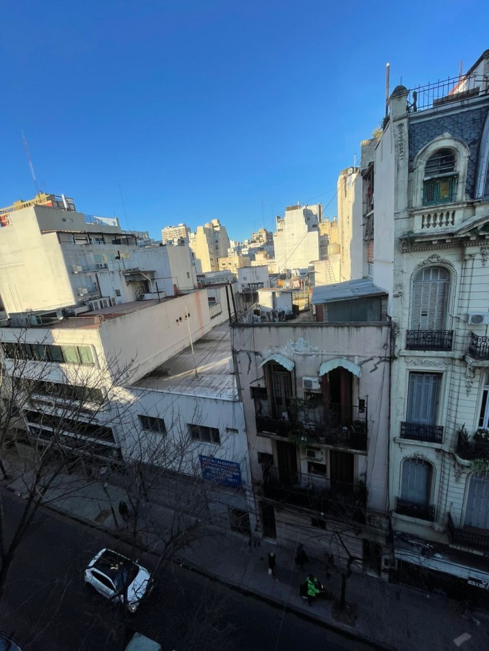 DEPARTAMENTO 2 AMB AL FRENTE, CON BALCON A LA CALLE - ZONA: BALVANERA - CABA