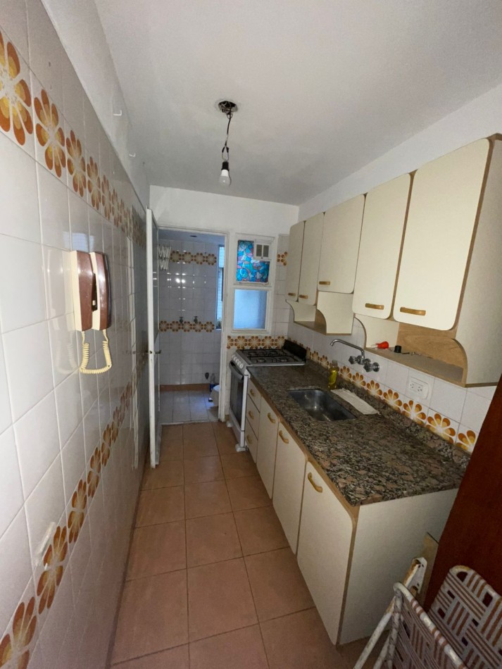 DEPARTAMENTO 2 AMB AL FRENTE, CON BALCON A LA CALLE - ZONA: BALVANERA - CABA