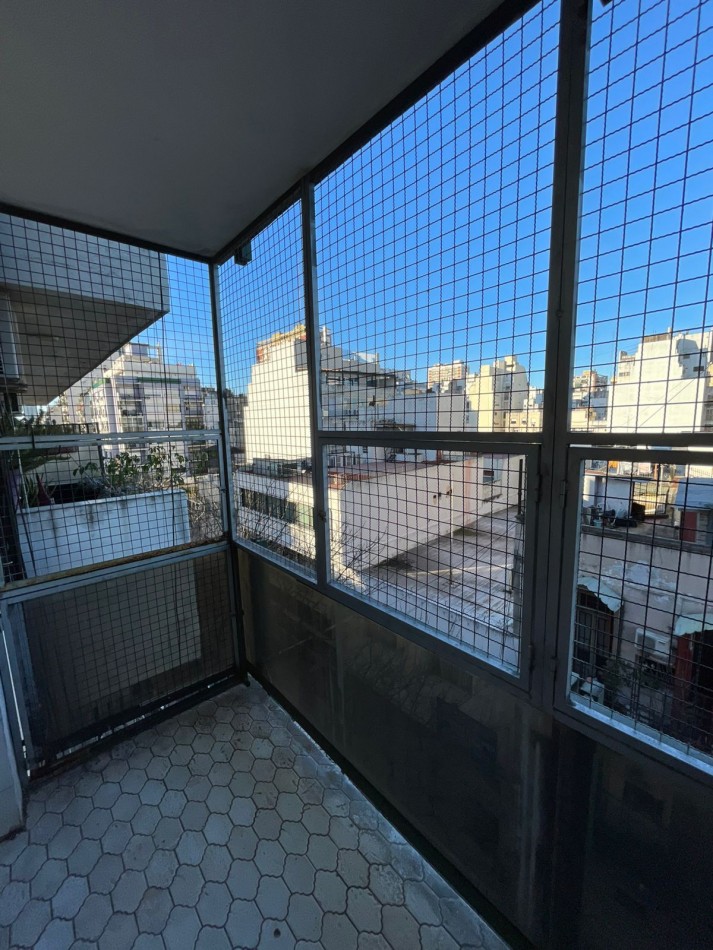 DEPARTAMENTO 2 AMB AL FRENTE, CON BALCON A LA CALLE - ZONA: BALVANERA - CABA