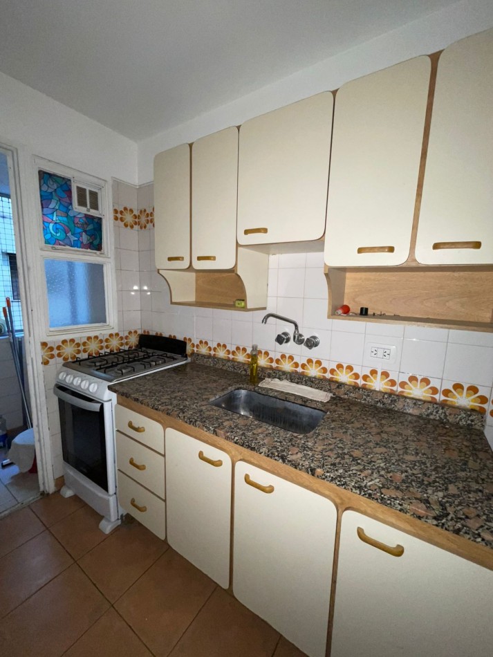 DEPARTAMENTO 2 AMB AL FRENTE, CON BALCON A LA CALLE - ZONA: BALVANERA - CABA