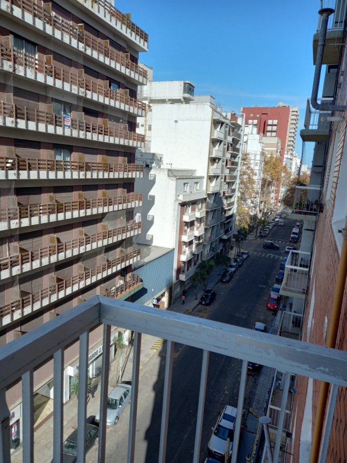 DEPARTAMENTO 3 AMB CON DEP. DE SERV., AL FRENTE CON VISTA A LA PLAZA COLON Y AL MAR - AV. COLON Y TUCUMAN