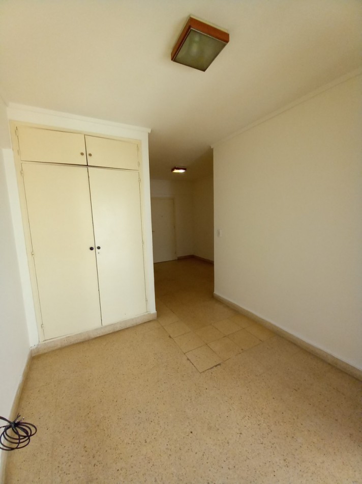 DEPARTAMENTO 1 AMB DIVISIBLE, AL LATERAL - ZONA: MACROCENTRO