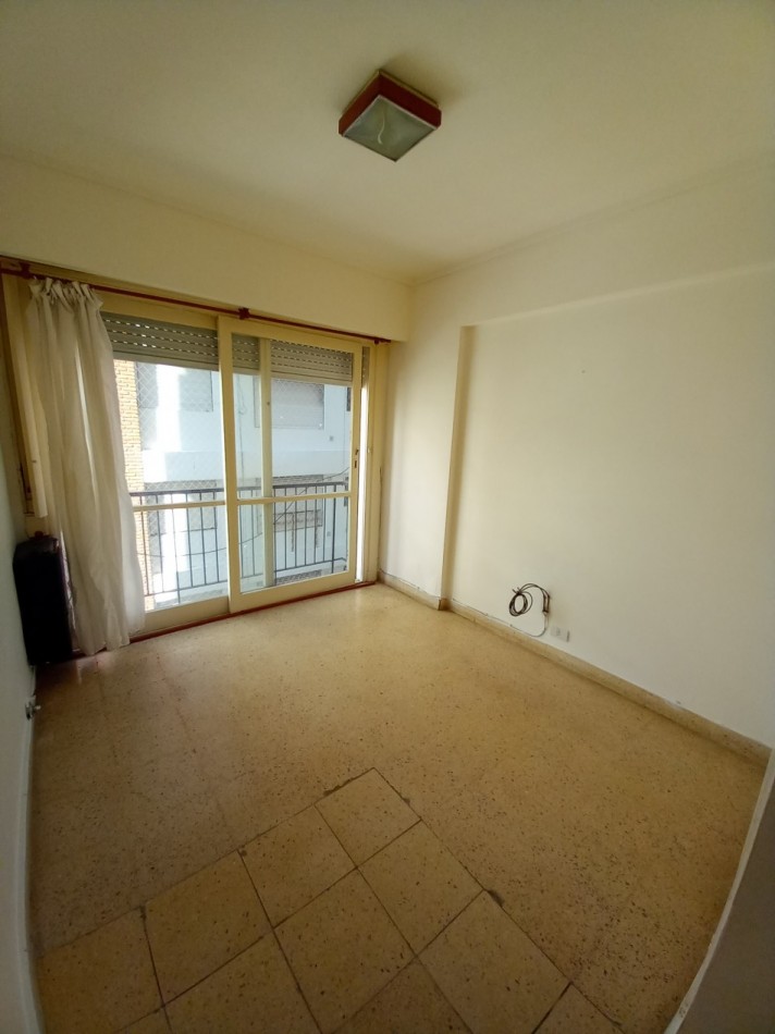 DEPARTAMENTO 1 AMB DIVISIBLE, AL LATERAL - ZONA: MACROCENTRO