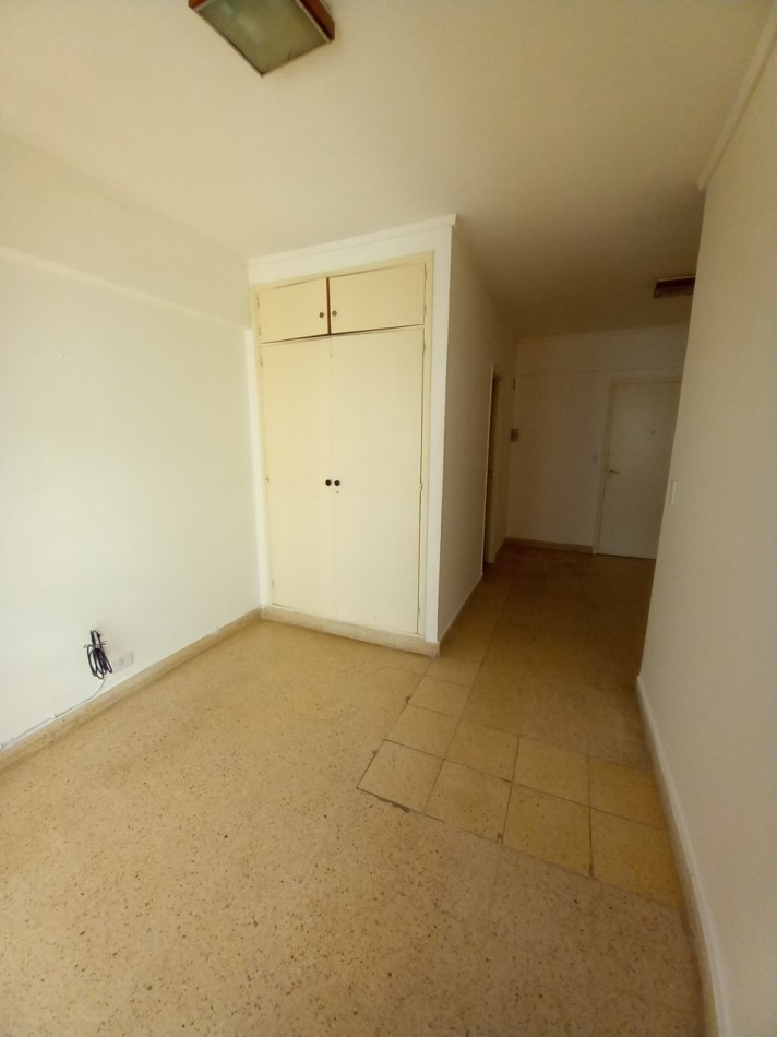 DEPARTAMENTO 1 AMB DIVISIBLE, AL LATERAL - ZONA: MACROCENTRO