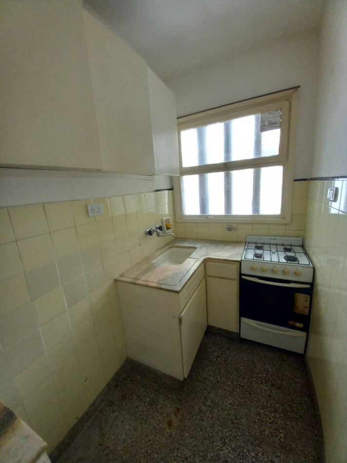 DEPARTAMENTO 1 AMB DIVISIBLE, AL LATERAL - ZONA: MACROCENTRO