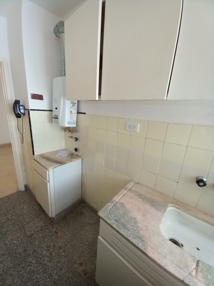 DEPARTAMENTO 1 AMB DIVISIBLE, AL LATERAL - ZONA: MACROCENTRO