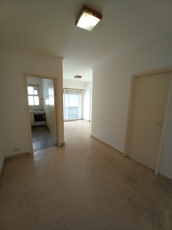 DEPARTAMENTO 1 AMB DIVISIBLE, AL LATERAL - ZONA: MACROCENTRO
