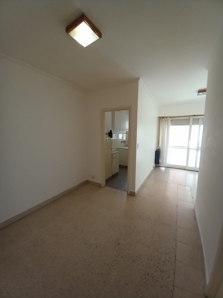 DEPARTAMENTO 1 AMB DIVISIBLE, AL LATERAL - ZONA: MACROCENTRO