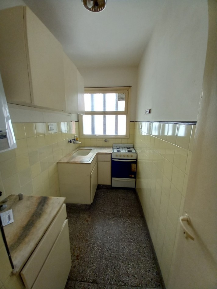 DEPARTAMENTO 1 AMB DIVISIBLE, AL LATERAL - ZONA: MACROCENTRO