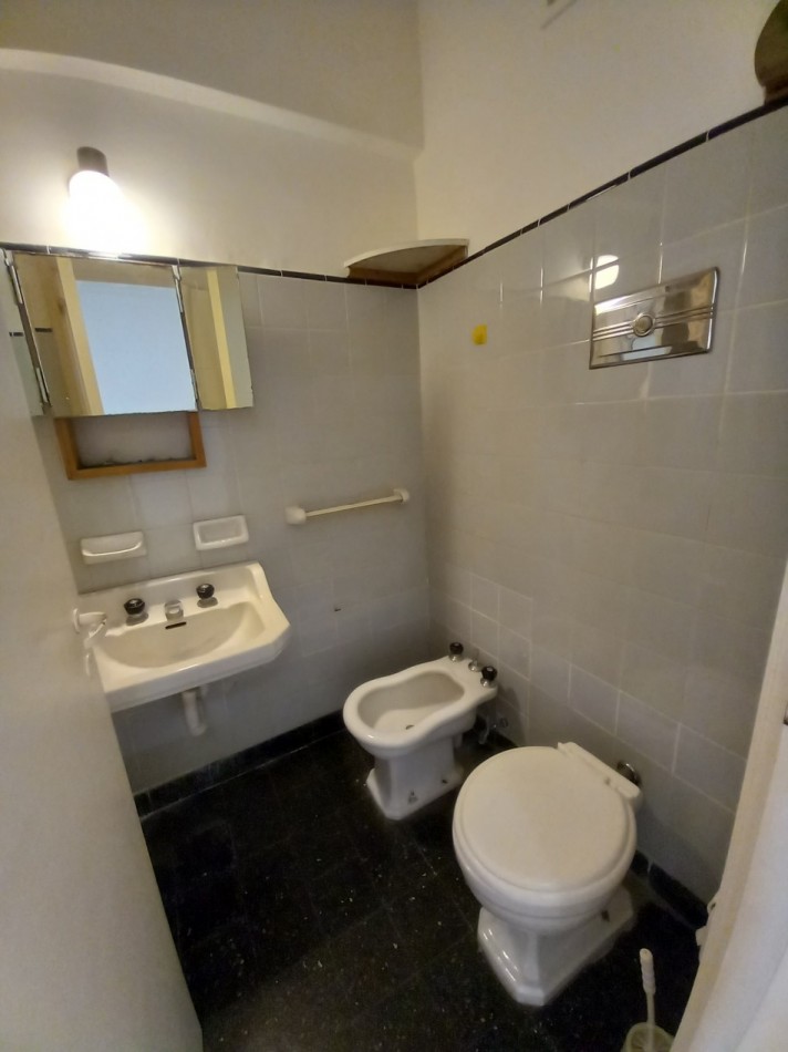 DEPARTAMENTO 1 AMB DIVISIBLE, AL LATERAL - ZONA: MACROCENTRO