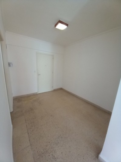 DEPARTAMENTO 1 AMB DIVISIBLE, AL LATERAL - ZONA: MACROCENTRO