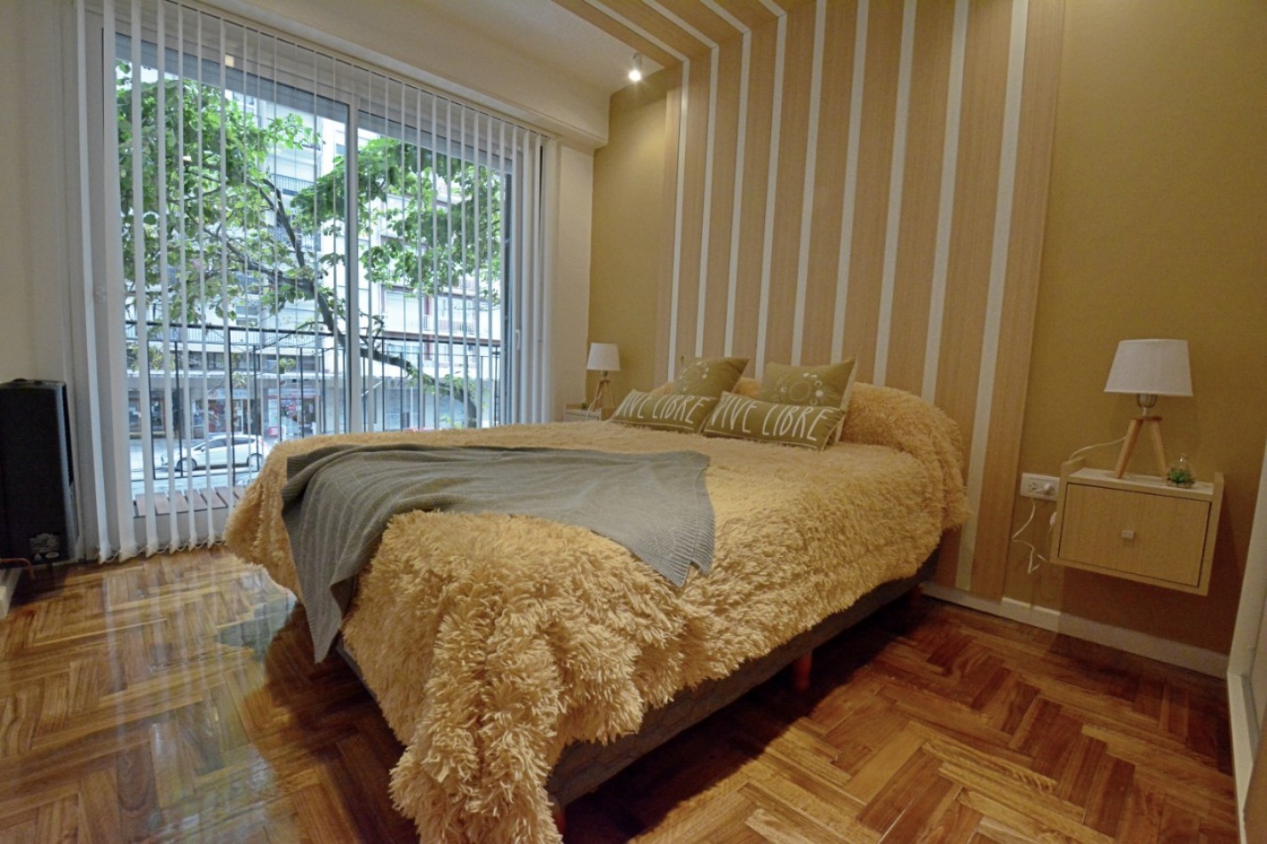 DEPARTAMENTO * APTO CREDITO * 3 AMB. AL FRENTE, CON BALCON Y PATIO - ZONA: PLAZA COLON