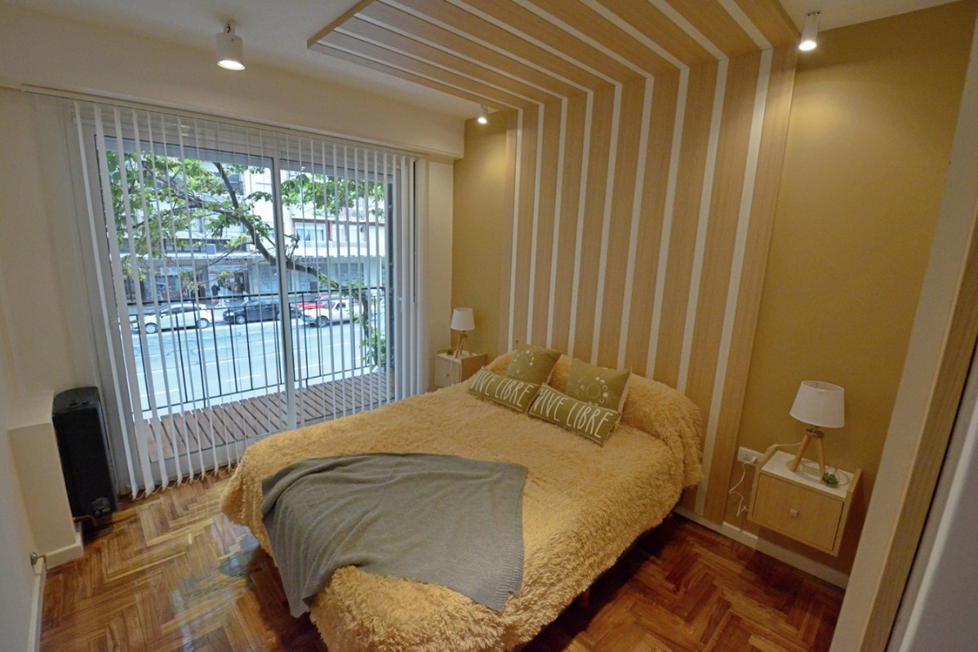 DEPARTAMENTO * APTO CREDITO * 3 AMB. AL FRENTE, CON BALCON Y PATIO - ZONA: PLAZA COLON