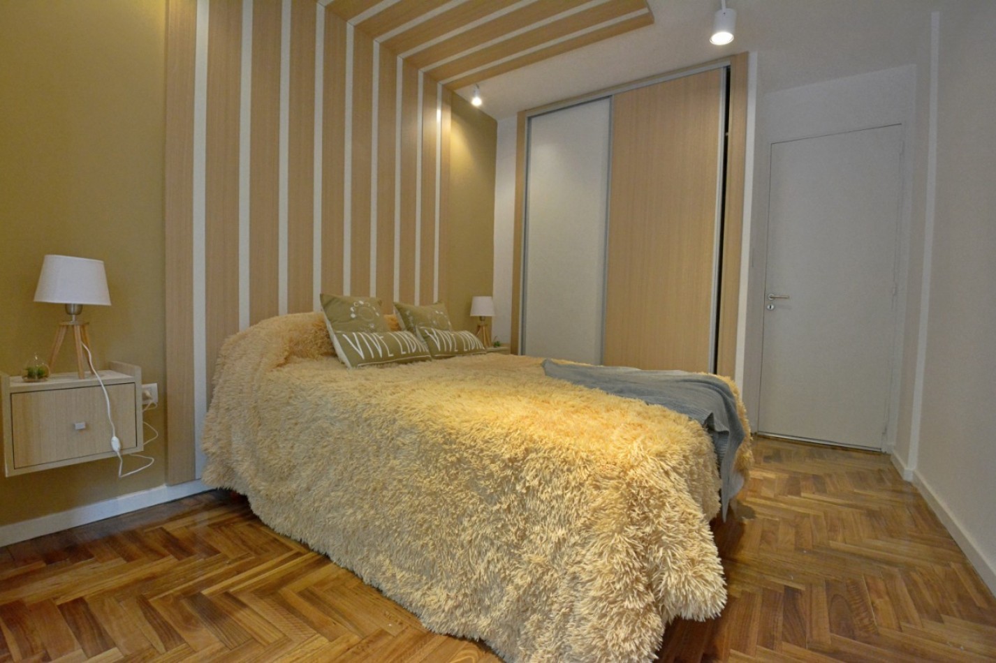 DEPARTAMENTO * APTO CREDITO * 3 AMB. AL FRENTE, CON BALCON Y PATIO - ZONA: PLAZA COLON