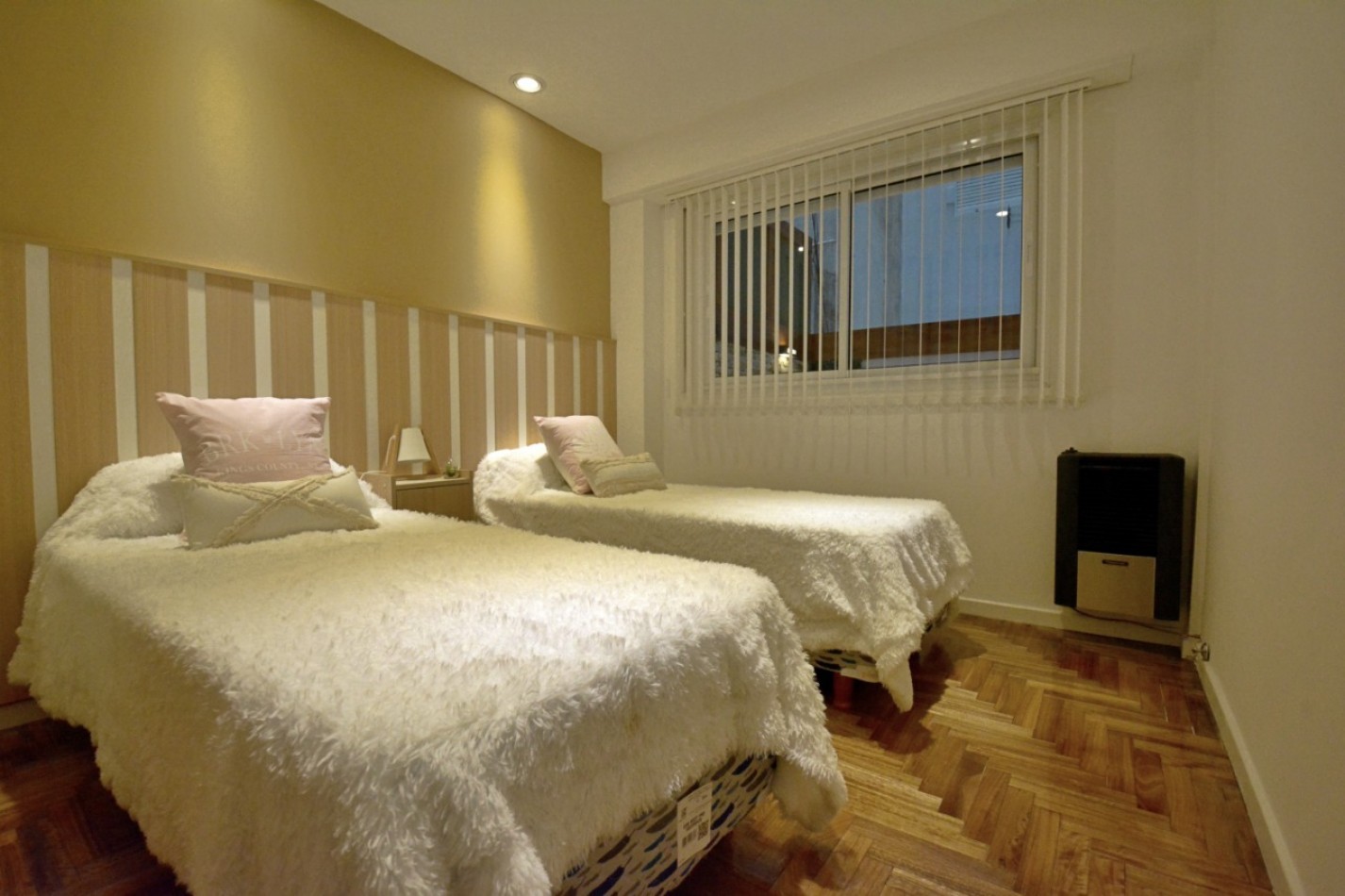 DEPARTAMENTO * APTO CREDITO * 3 AMB. AL FRENTE, CON BALCON Y PATIO - ZONA: PLAZA COLON