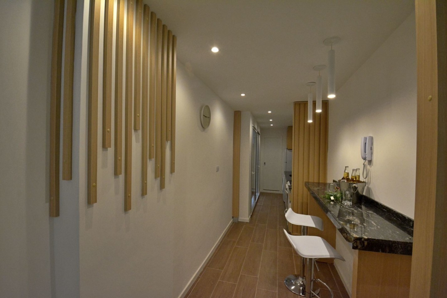 DEPARTAMENTO * APTO CREDITO * 3 AMB. AL FRENTE, CON BALCON Y PATIO - ZONA: PLAZA COLON