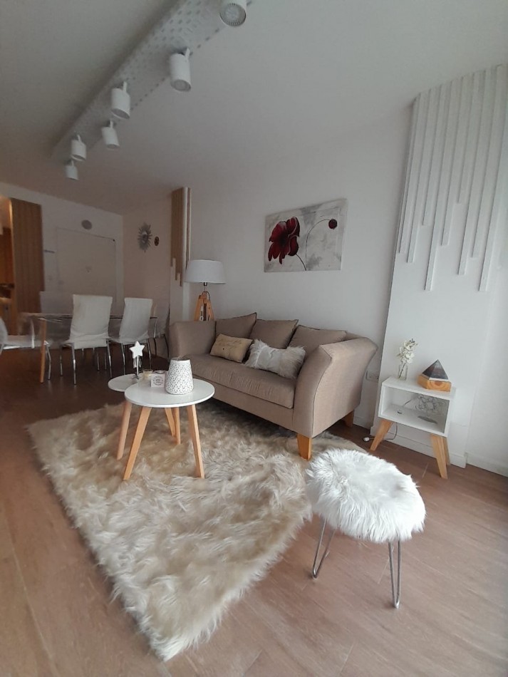 DEPARTAMENTO * APTO CREDITO * 3 AMB. AL FRENTE, CON BALCON Y PATIO - ZONA: PLAZA COLON