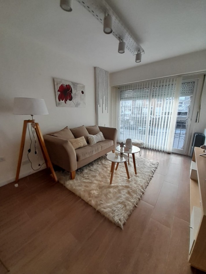 DEPARTAMENTO * APTO CREDITO * 3 AMB. AL FRENTE, CON BALCON Y PATIO - ZONA: PLAZA COLON