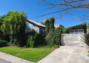 CHALET 5 AMB. CON PARQUE, QUINCHO Y GARAGE - ZONA: CAISAMAR