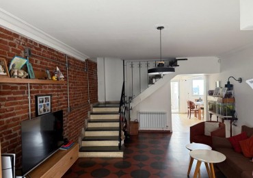 CHALET 4 AMB. c/GARAGE y PATIO - ZONA: ALVARADO Y GUIDO