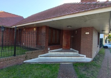 CHALET 3 AMB. CON JARDIN AL FRENTE, PATIO Y GARAGE - ZONA: PERALTA RAMOS OESTE