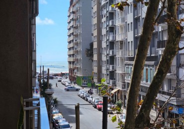 AMPLIO DEPARTAMENTO 2 AMB AL FRENTE, CON BALCON A LA CALLE - ZONA: PASEO ALDREY