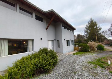 MODERNA CASA, MUY AMPLIA, CON PISCINA - EXCELENTE CALIDAD DE CONSTRUCCION - ZONA: SIERRA DE LOS PADRES