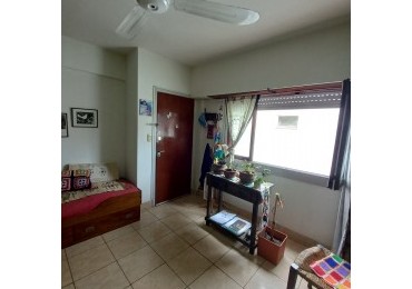 DEPARTAMENTO 2 AMB. AL CONTRAFRENTE CON ESPACIO DE COCHERA - ZONA: BARRIO CONSTITUCION