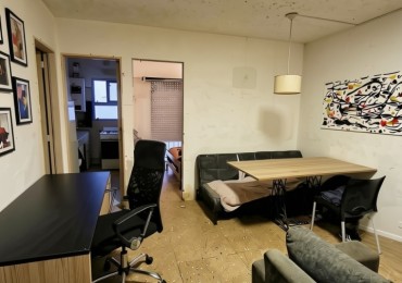 DEPARTAMENTO 1 AMB DIVIDIDO, CON BALCON AL CONTRAFRENTE, A RECICLAR - ZONA: PLAZA COLON