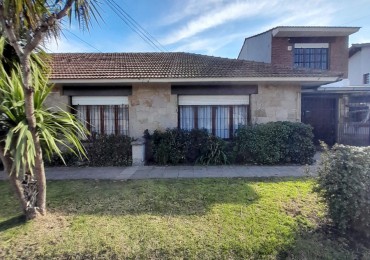 CHALET 6 AMB. EN PH, CON PATIO Y GARAGE - ZONA: PARQUE LURO